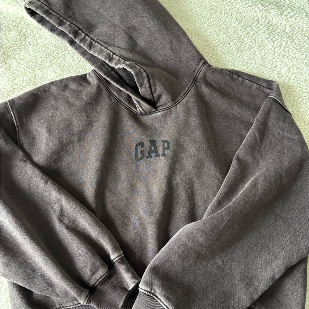 GAP vintage logo cropped hoodie